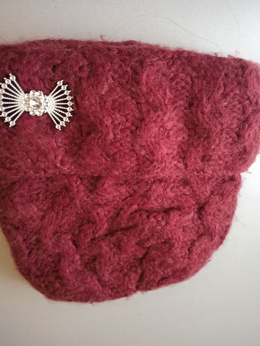 Czapka damska wywijana bordowa