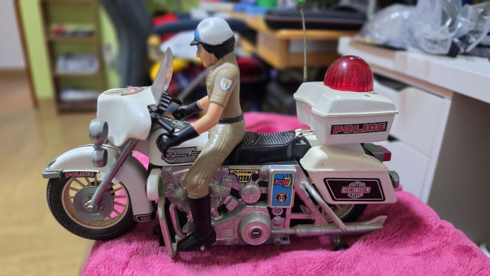 Brinquedo-Motorcycle Police Jumbo Cycle-1984