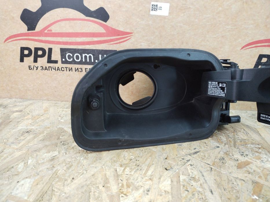 BMW 4 F33 2013-2020 корпус лючка топливного бака бензобака 51177270762