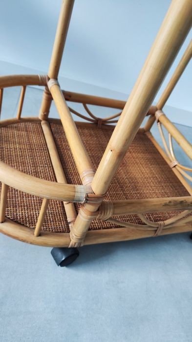 Vintage włoski bambusowy barek na kółkach Boho hippie