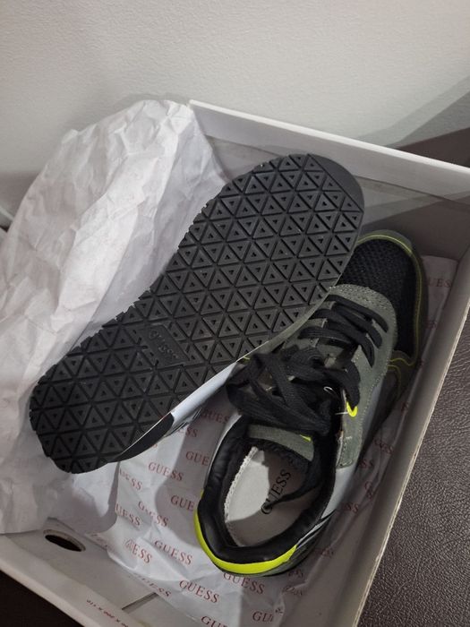 Sapatilhas Guess tamanho 36