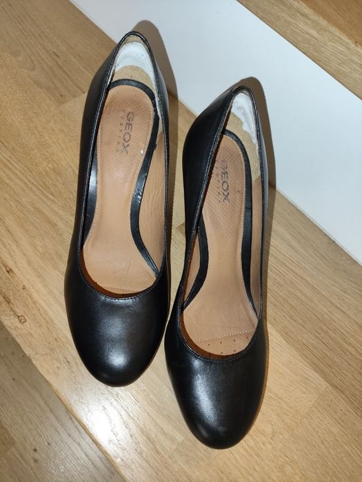 Pantofle Geox 38 szpilki skóra naturalna skórzane czółenka czarne