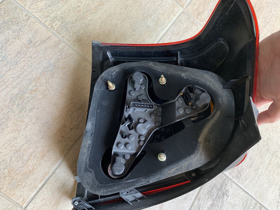 Фары Toyota Avensis