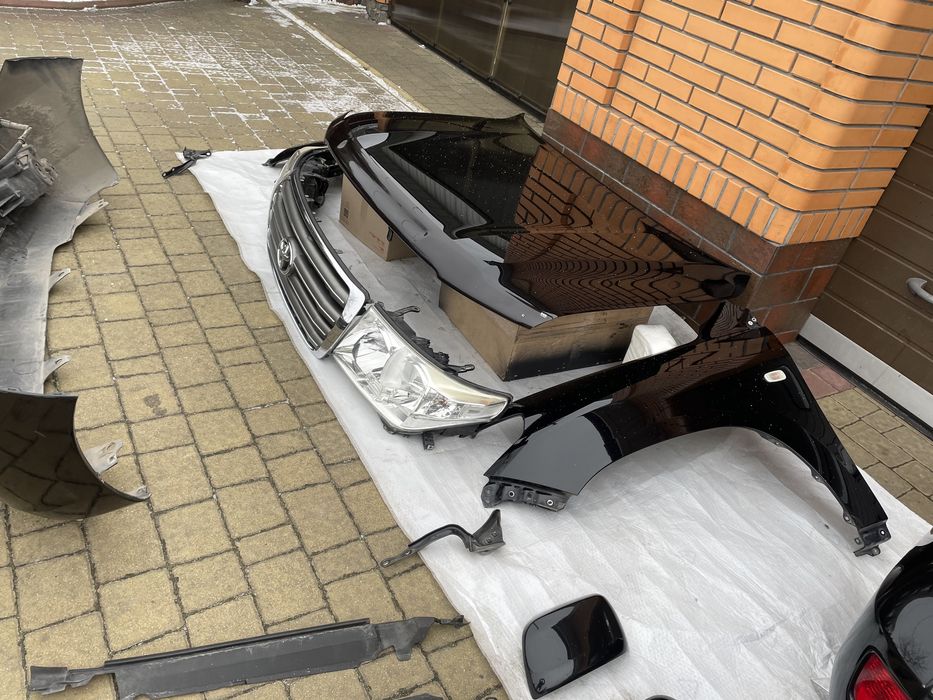 Бампер задній Тойота LC200 2007-2011р.в.