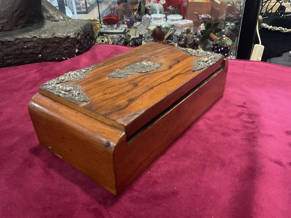 Caixa joias vintage com metal forrada peça inglesa 20x11x6,5 cm