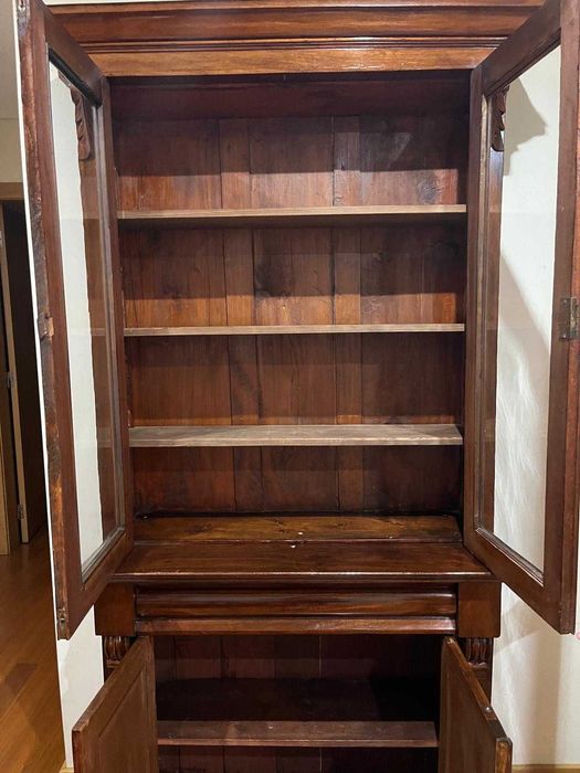 Estante antiga em madeira