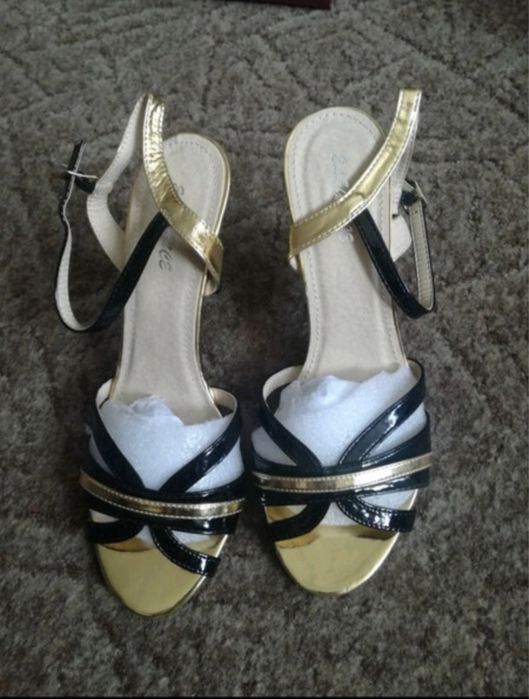 Buty na obcasie damskie