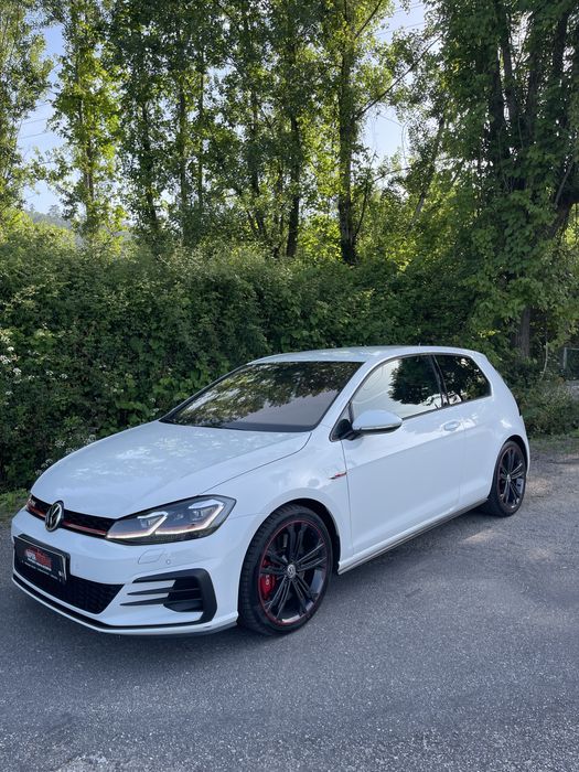 VW Golf GTI 2.0 TSI DSG Performance