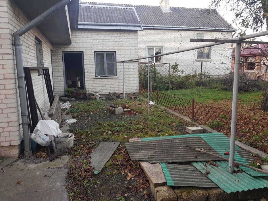 Житловий будинок та земельна ділянка 7,9 сот. м. Кам'янка-Бузька