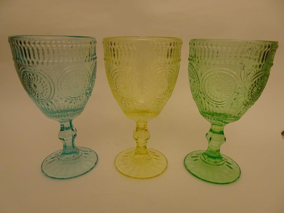 Zestaw szklanych wielobarwnych kieliszków 3 szt, pucharki, kielichy