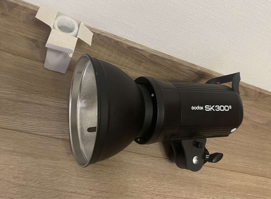 Студійне світло спалах Godox SK-300 II