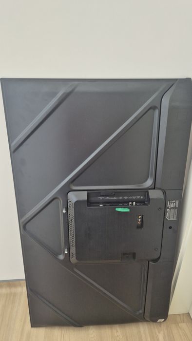 Hisense Smart TV 55" 4K - Ecrã danificado - Para peças ou reparação