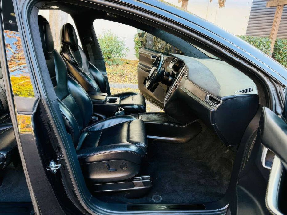 Tesla Model X 75D      2017