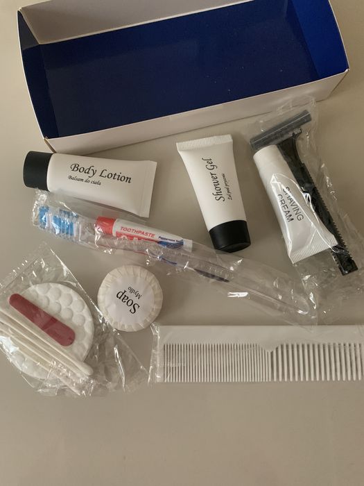 Одноразовий косметичний /засоби гігієни/набір