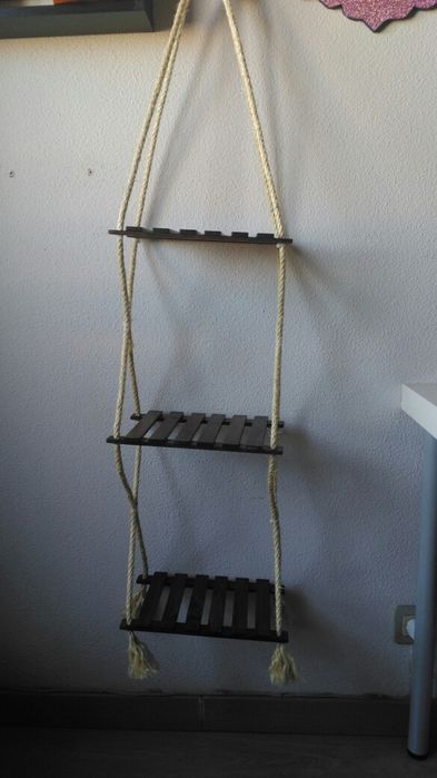 Prateleiras suspensa e lanternas novas