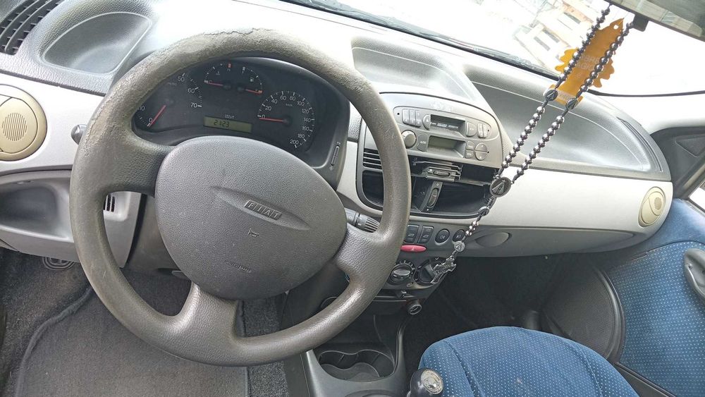 Fiat Punto 2003.