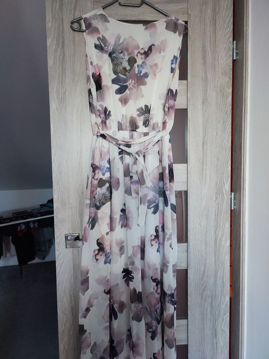 Sukienka na wiele okazji NOWA