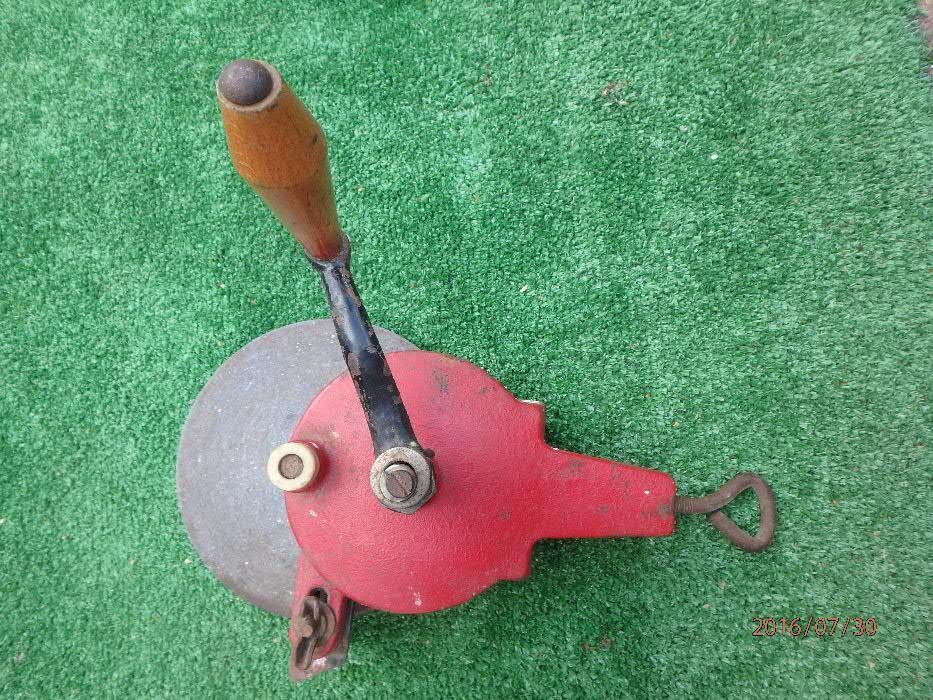 Polska szlifierka ręczna na korbę.