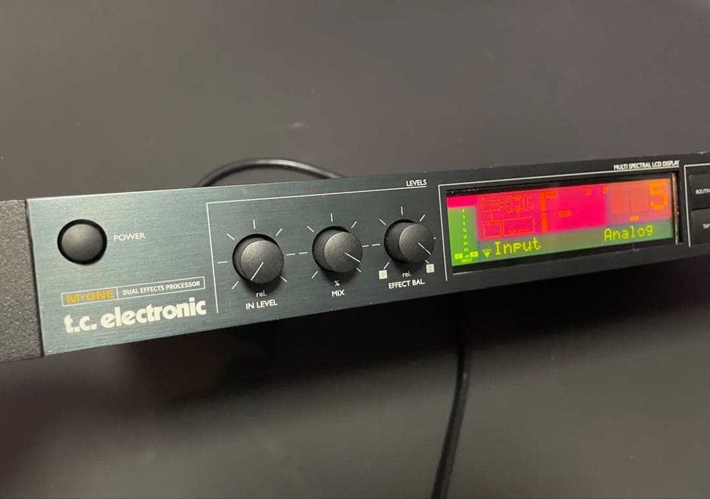 T.C. Eletronic M-ONE XL como novo em bom funcionamento.