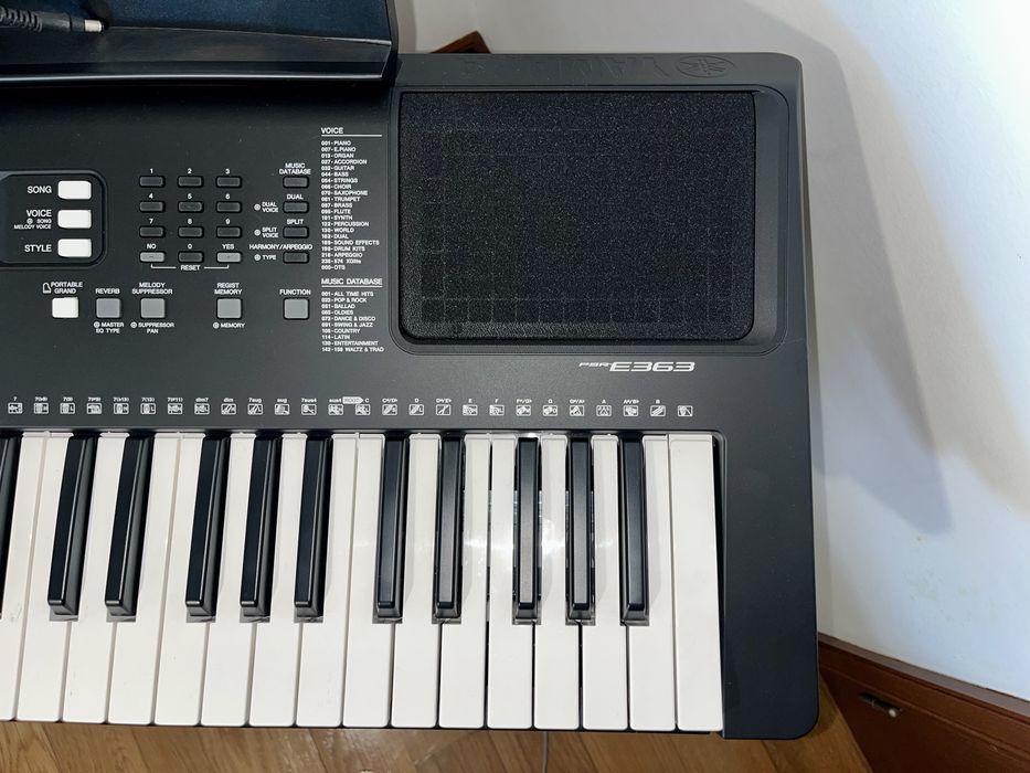 teclado YAMAHA PSR-E363 novo com suporte FX