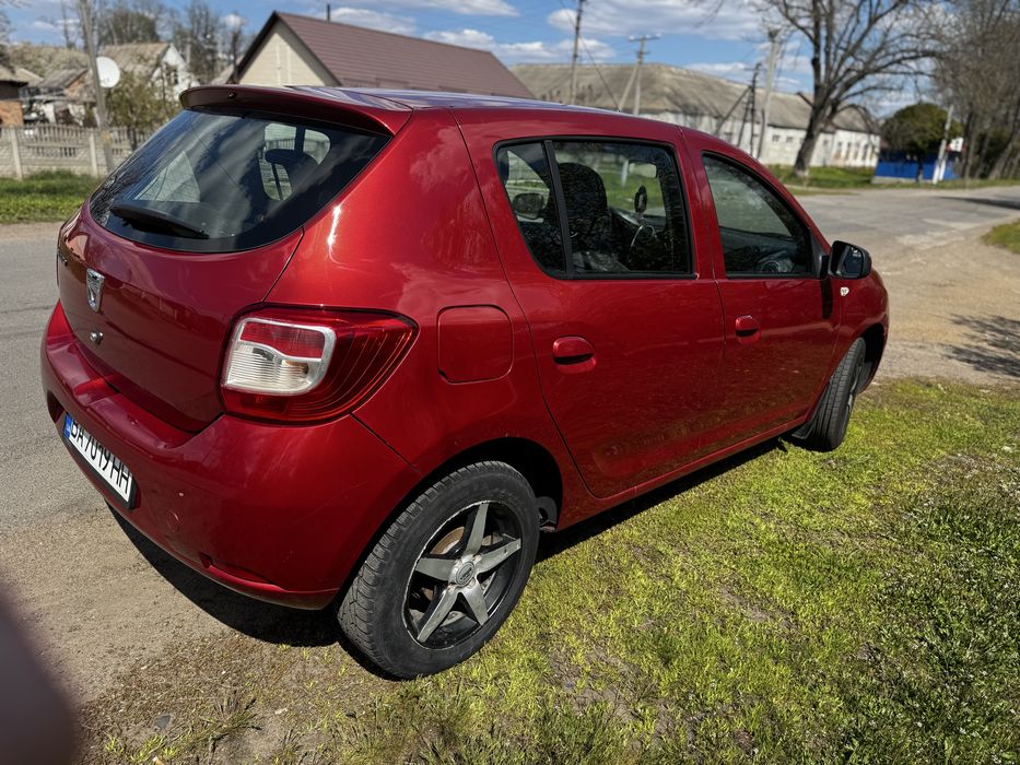 Авто Dacia Sandedo