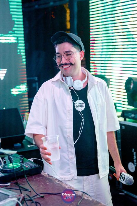 DJ Profissional para Festas - Inclui Equipamentos de Som e Luz