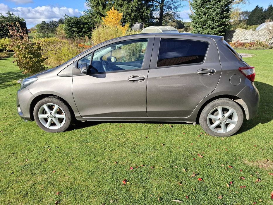 Piękny Yaris 2018 z salonu RP, najlepszy silnik 1,5 czterocylindrowy