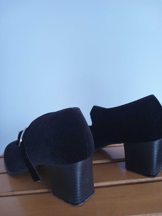 Buty zamszowe damskie r.  36 - używane
