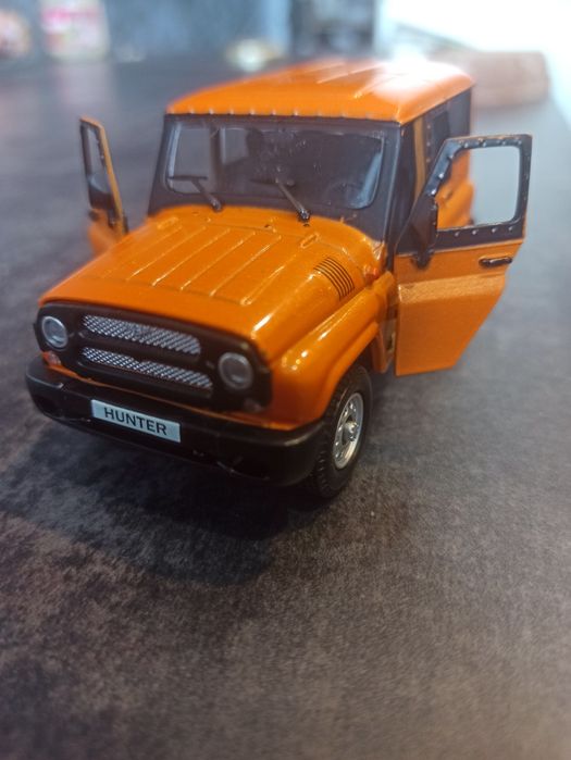 Модель уаз hunter bauer 1:43