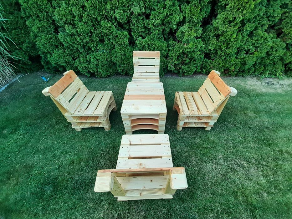 Stolik kawowy z krzesłami komplet z palet