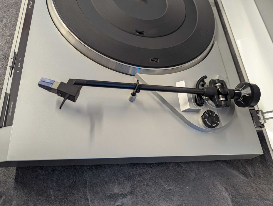 Програвач платівок  Grundig PS 2600.