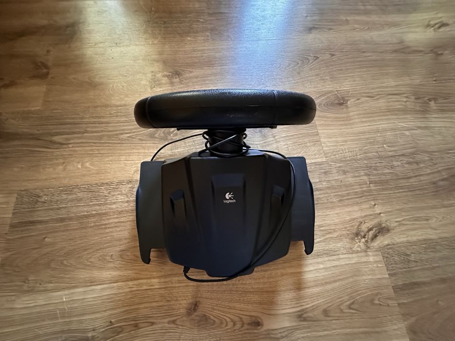 Ігровий руль Logitech