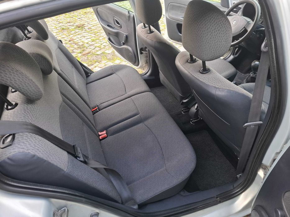 Renault Clio 1.2 16V. Excelente Estado A/C apenas 160 mil Kms