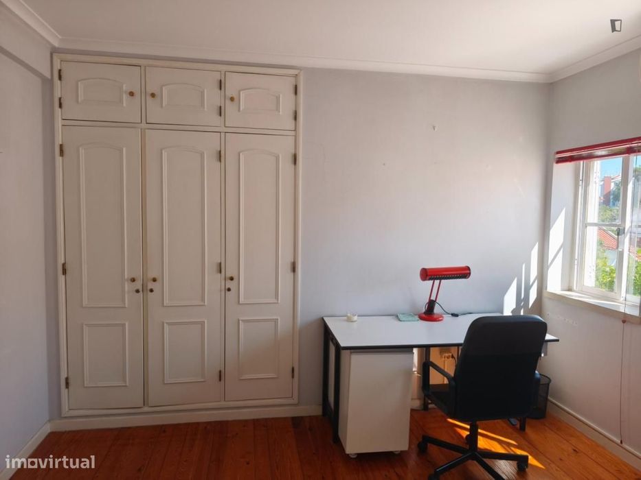 Quarto - localizado em Setubal