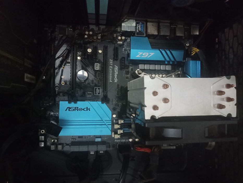 Core i5 4690K + cooler Master + Xfx 650W Pro + Asrock z97 extreme 4