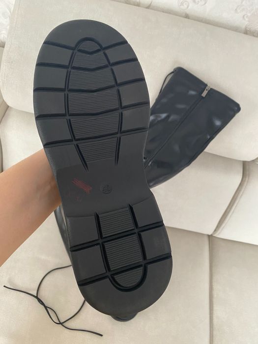 Ботфорты, кожзам,40 рамер, новые ни разу неношеные , 1000