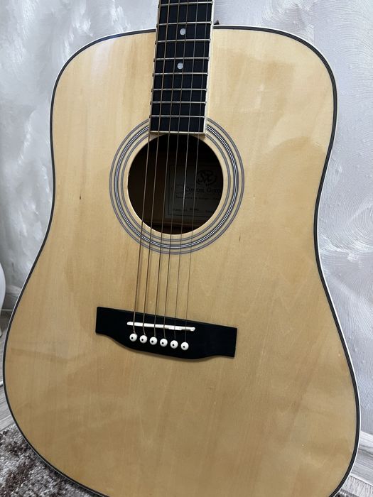 Нова акустична гітара (в комплексті якісний чохол+медіатори)