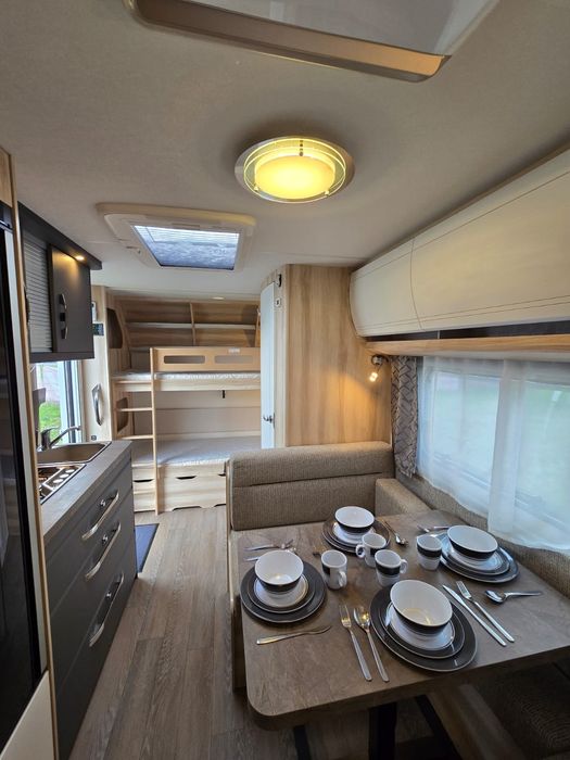 REZERWACJE SEZON 2026 Przyczepa kempingowa wynajem HOBBY DE LUXE490KMF