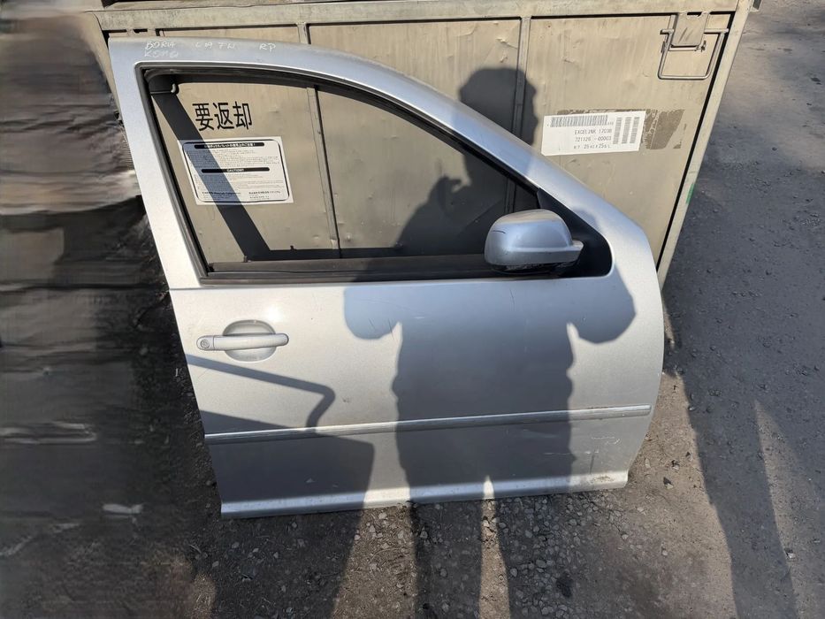 Drzwi prawe Volkswagen Bora kombi kolor LA7W przednie przód OE