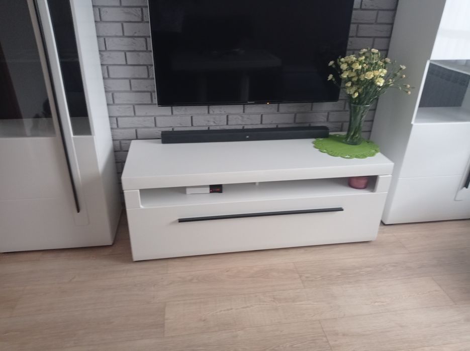 Meble do salonu z rozkladaną ławą
