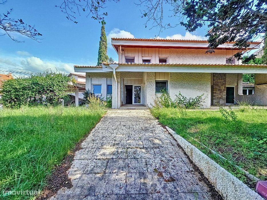 Moradia Isolada M6 com aparcamento em Celas