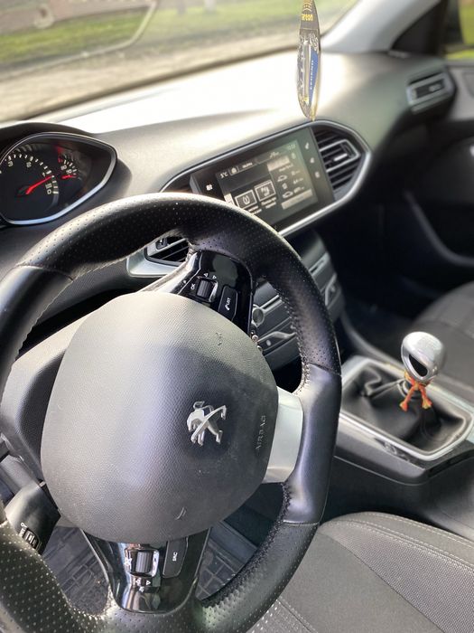 Peugeot 308swt9 рік 2015 1.6t дизель