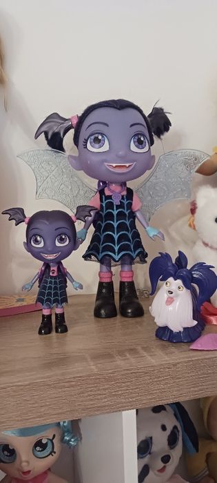 Boneca vampirinha grande com cao  e pequenina