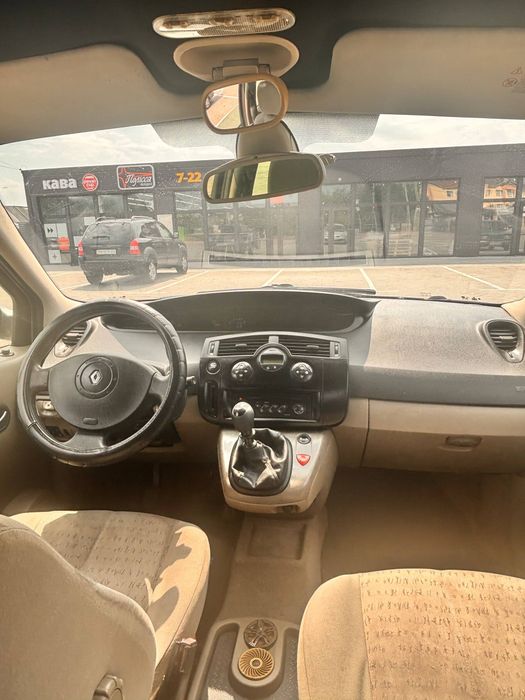 Renault Scenik      .