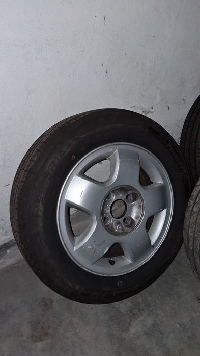 Conjunto de Pneus e Jantes Opel Corsa