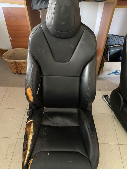 Крісла передні Tesla model X 2023 рік