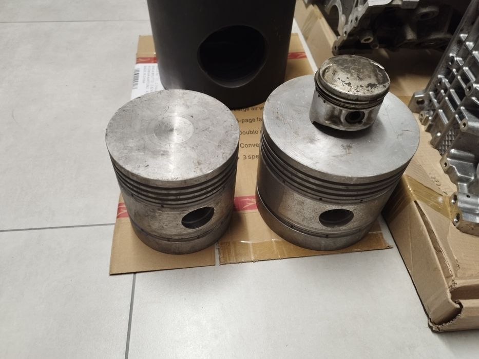 Stary duży tłok  18 cm dla fana motoryzacji