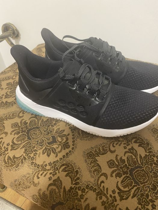 Продам кросівки asics