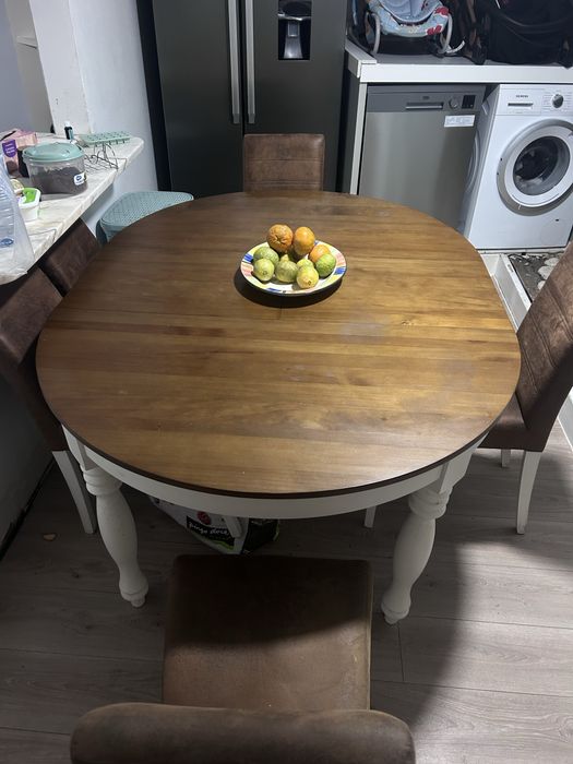 Mesa de jantar com  5 cadeiras