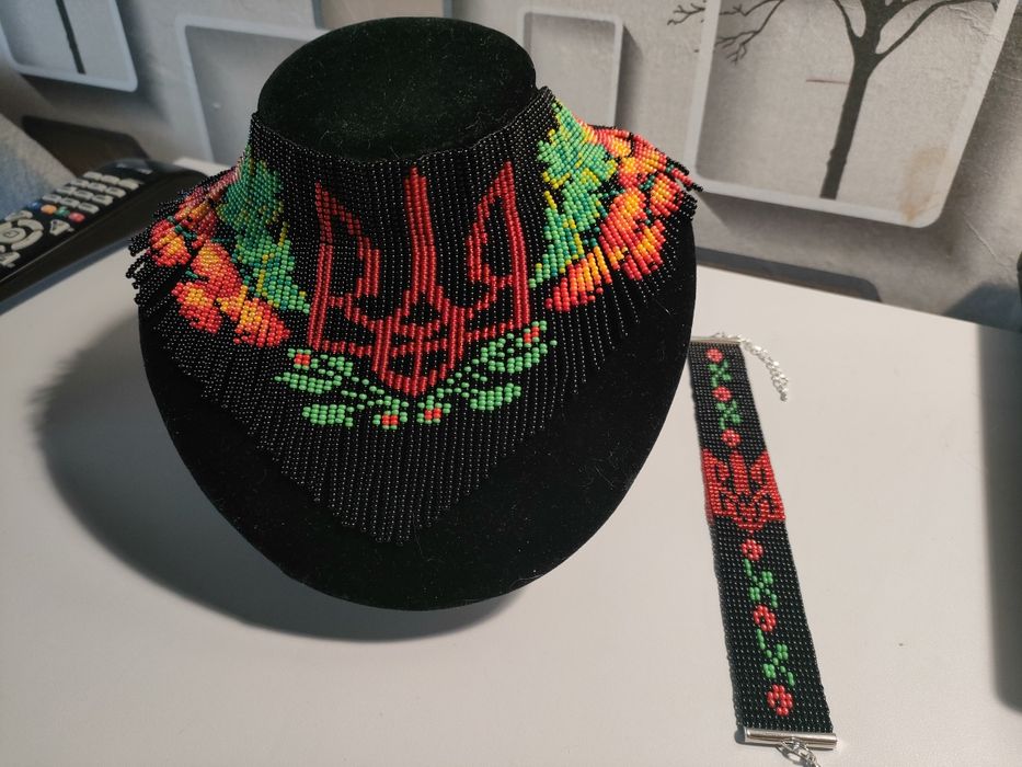 Чокер та браслет з бісеру